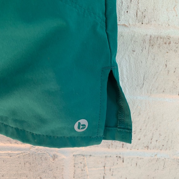 Barco One Green Woman’s Scrub Top with Pocket XL - Picture 5 of 8